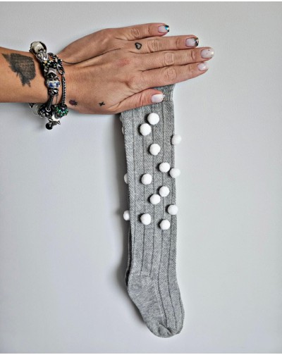 Pilkos kojinės iki kelių...